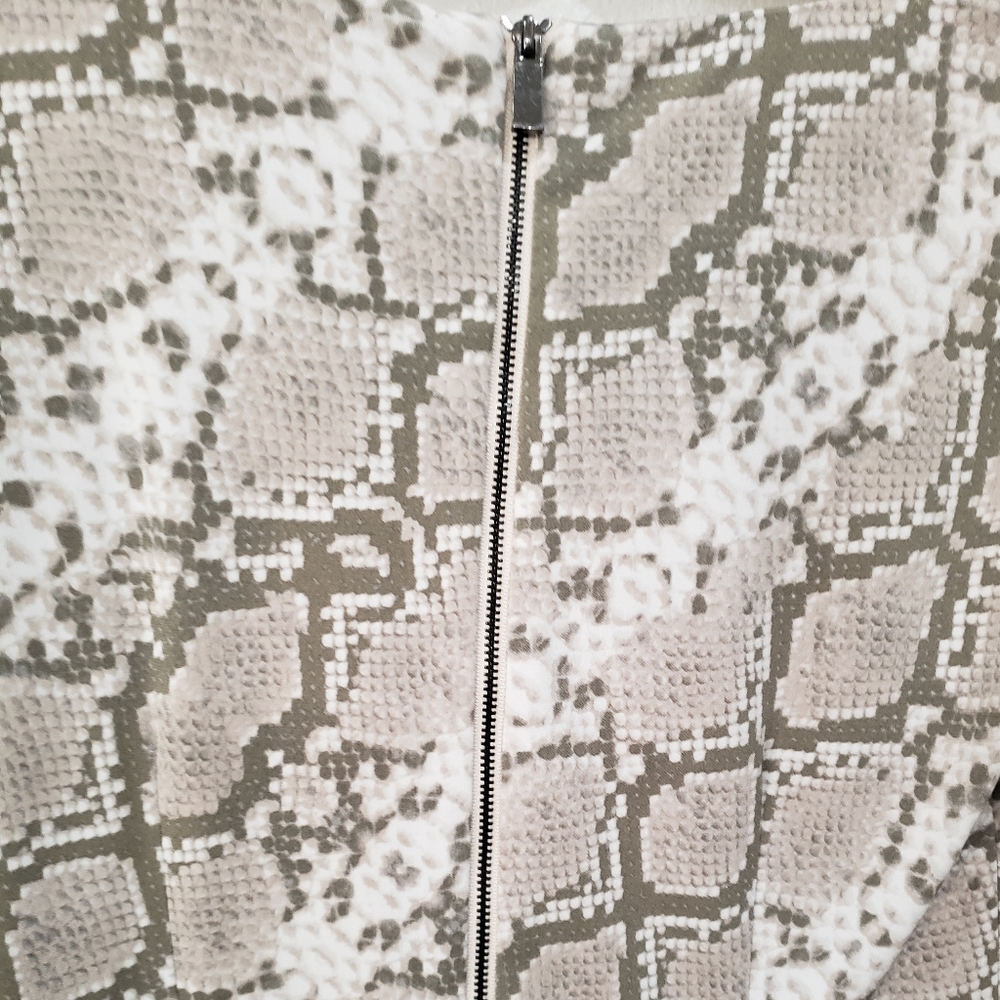 Vince Camuto Long Sleeve Python Snake Print Full … - image 4